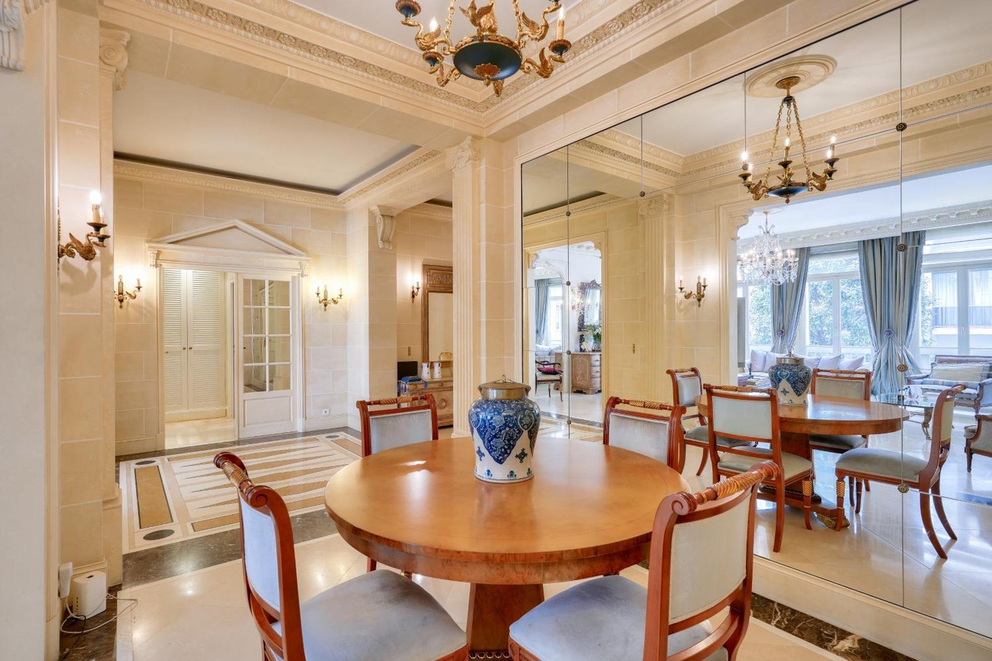 Royal Montaigne Appartamento *